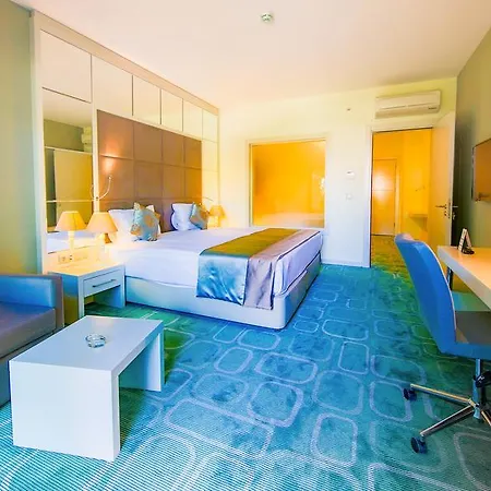 Horus Paradise 5* Side