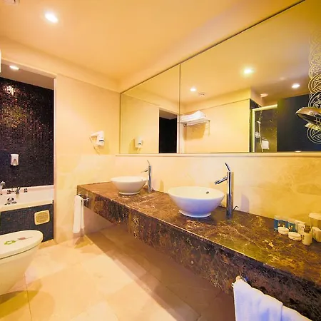 Horus Paradise 5* Side